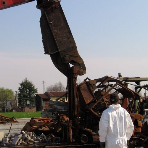 I detriti vengono spostati in un area di raccolta