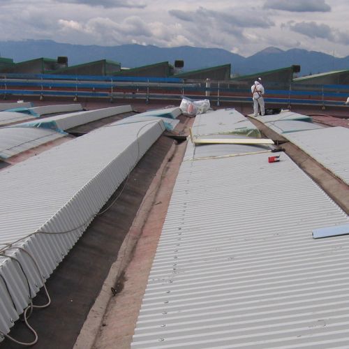 Bonifica di tetto Mini-Shed in amianto con sovracopertura in lamiera grecata